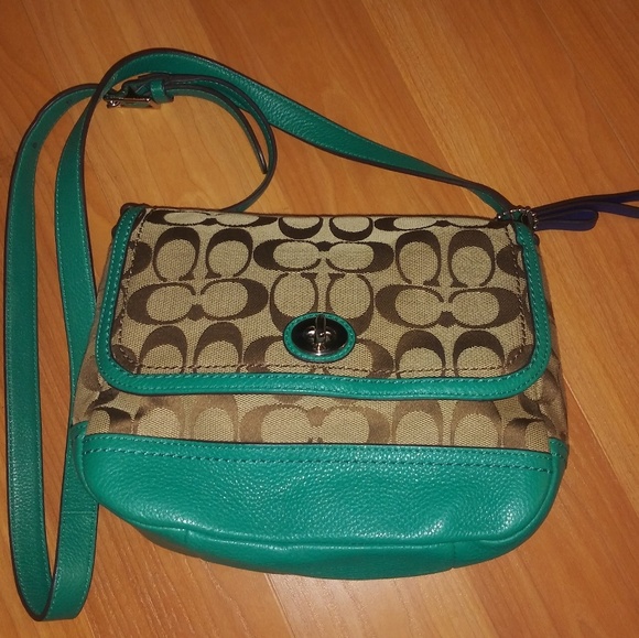 Coach Handbags - COACH CROSSBODY (F23286)